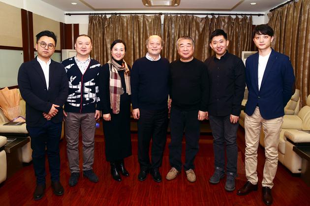 国交团长关峡 指挥邵恩和作曲家们合影