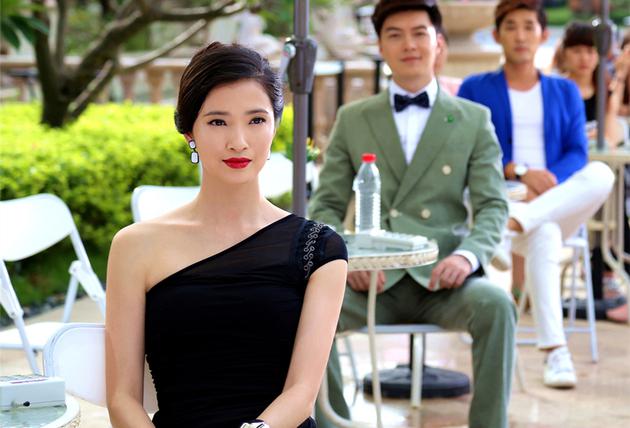 等太久龚蓓苾饰演性感御姐雷厉风行