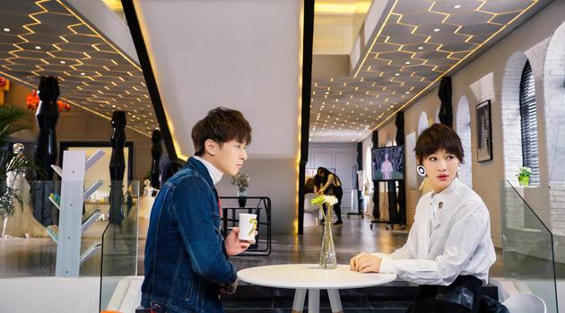 《放抓》陈燃张轩睿上演欢天喜地俏冤家