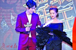 张哲瀚、李一桐