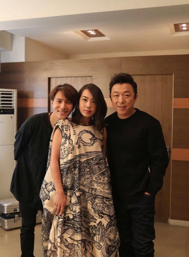 黄渤陈坤詹小栎合影