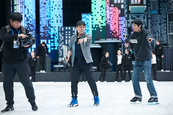 冰雪张艺谋导假人挑战林更新被冻