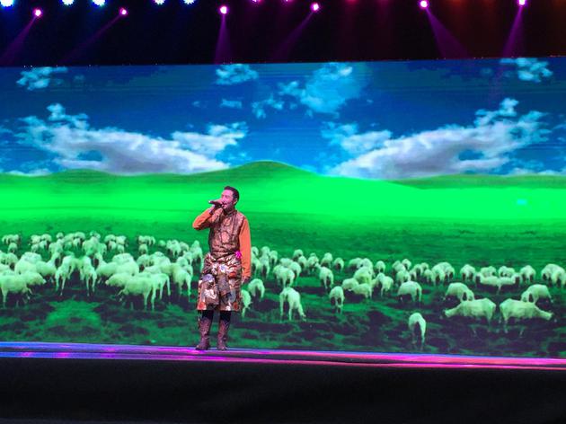 德格叶担任《星光大道》海选贵州站评委