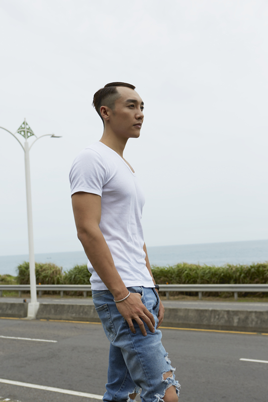 王野新单曲《我可以》首发