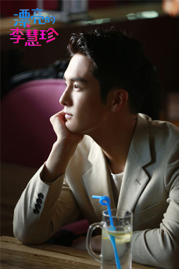 盛一伦侧颜帅气