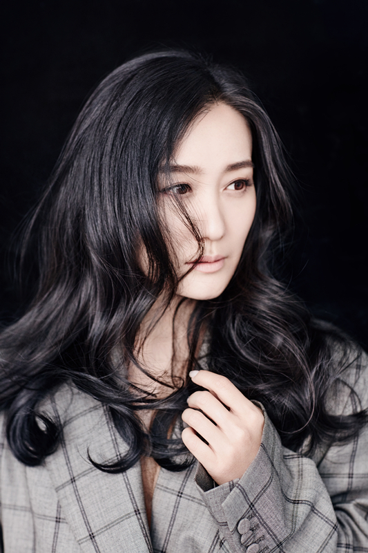 谭晶写真谭晶献唱《孤芳不自赏》