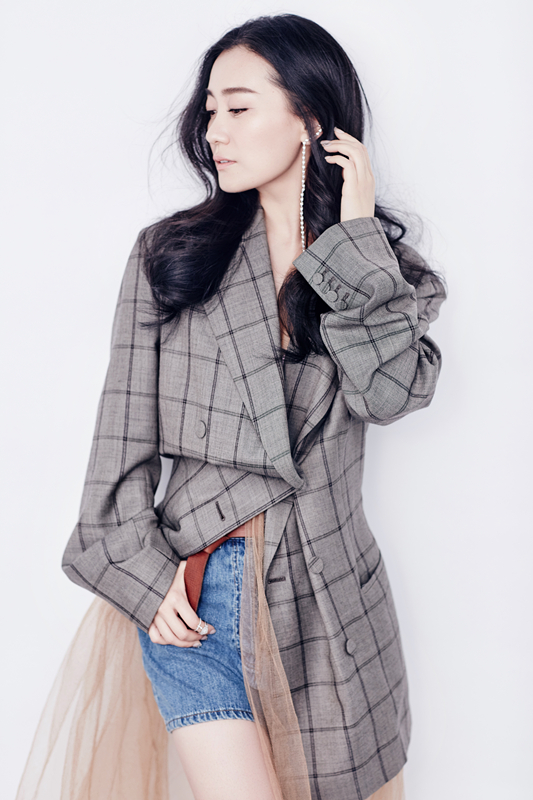 谭晶新曲《眼前》上线 低音诠释复杂情感