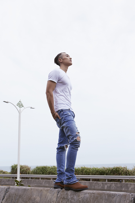 王野新单曲《我可以》首发