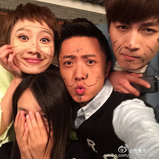 贾景晖晒搞怪合影