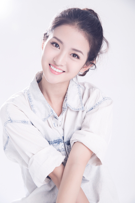 电影《小镇》杀青 梦秦突破自我不惧挑战