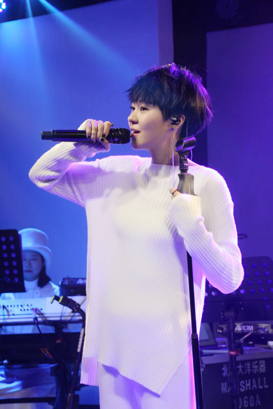 郁可唯首唱会现场