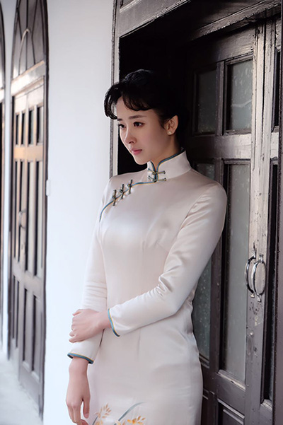 《猎豺狼》杀青 胡丹丹突破出演昆曲皇后