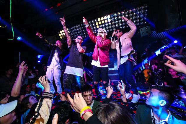 铁竹堂之PLAYAZ献《晚酒朝舞》首舞台|铁竹堂之PLAYAZ|MC Hotdog|演出_新浪娱乐_新浪网