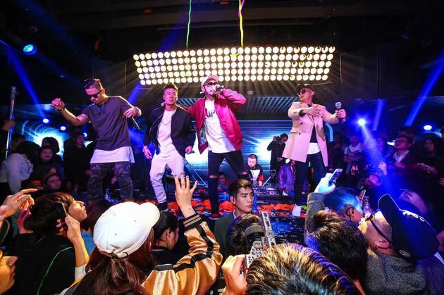 铁竹堂之PLAYAZ献《晚酒朝舞》首舞台|铁竹堂之PLAYAZ|MC Hotdog|演出_新浪娱乐_新浪网