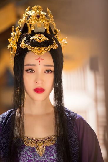 剧中甘婷婷[微博]饰演白兰国公主耀天,以一介女子的身份在乱世中撑起