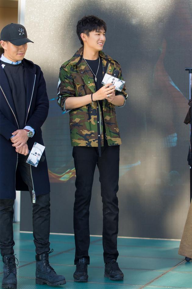 杨旭文射雕见面会秒变郭靖曝耿直属性