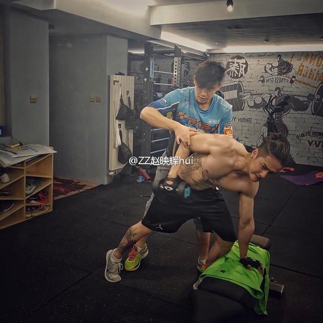 网友在留言区奉上同系列照片