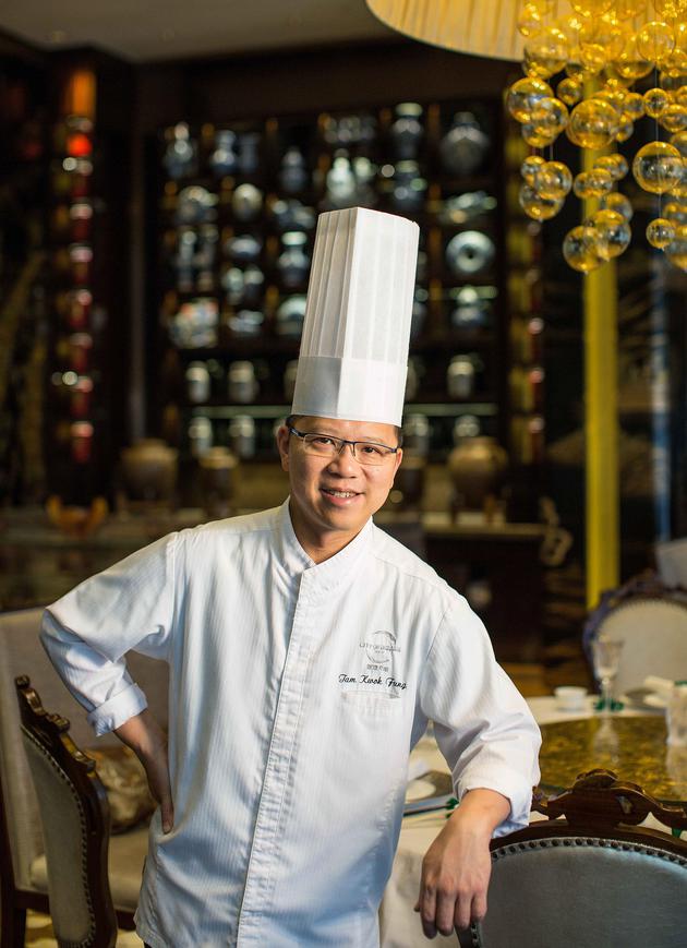 更有真正的米其林星级大厨——新濠天地厨艺总监谭国锋驻店誉珑轩掌勺