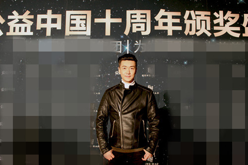 李进荣亮相公益中国盛典获明星公益大奖