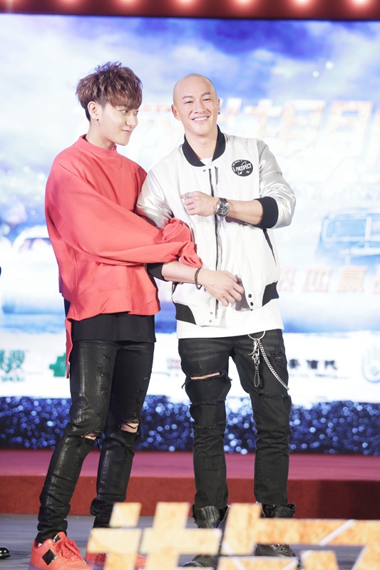 何润东牵手黄子韬:哥保护你