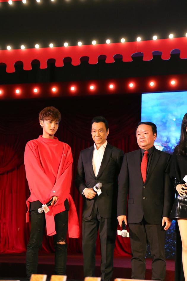 黄子韬,娜扎与何润东