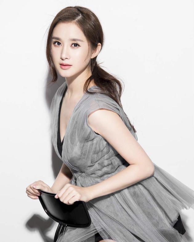 郑媛元时尚宣传照