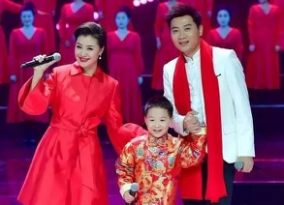 王丽达、汤子星及儿子小汤汤