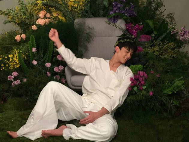 吴磊演绎"睡衣版"花样少年