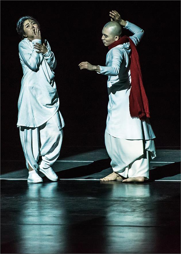 裘继戎演绎音乐剧《猫城记》