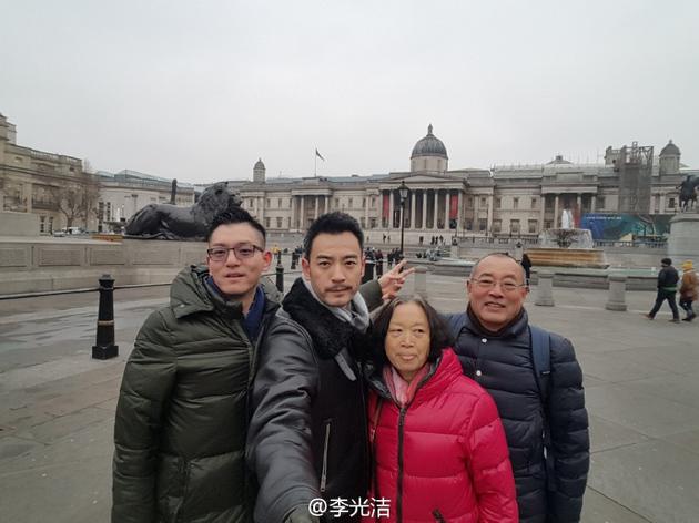 李光洁全家合影