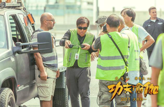 唐季礼在迪拜拍摄