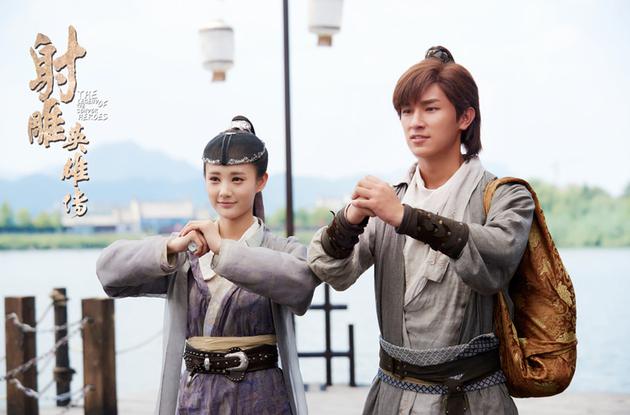 《射雕英雄传》杨旭文饰郭靖，李一桐饰黄蓉