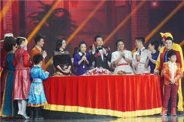 阿鲁阿卓与众嘉宾一同为全国人民送上新春祝福