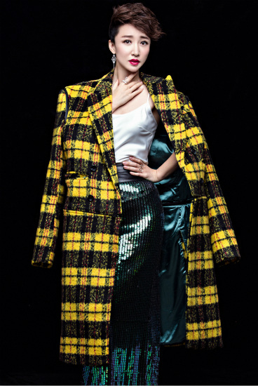 宋宁结束春晚十六年陪跑喜剧人获好评