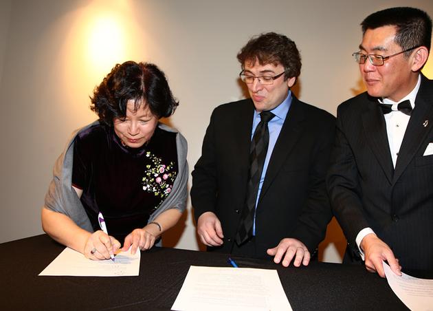 中加交响乐团签约