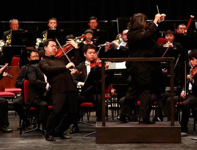 汤沐海指挥宁峰小提琴独奏
