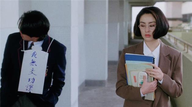 然后专业课小论文,假期社会调查全忘光了(《逃学威龙》)