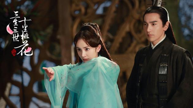 杨幂饰演白浅、赵又廷饰演夜华