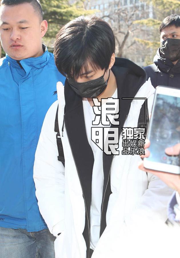 王俊凯现身北电参加艺考三试