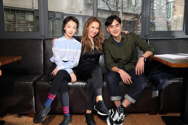 李玟18mv展青春朝气周冬雨阮经天出演力挺