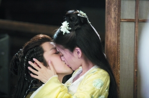 导演为钟汉良和Angelababy设计吻戏