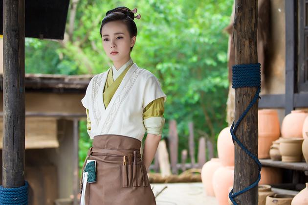 程小蒙形象反差萌狂吸粉美颜温柔变身女仵作