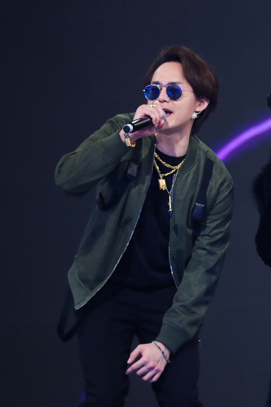 《食囧》收官尹正难舍 变东北tiger献热舞