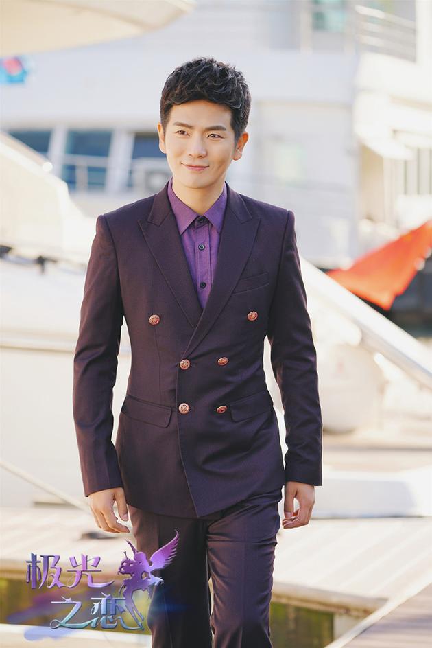 《极光之恋》上演制服诱惑 马可关晓彤满屏小粉红