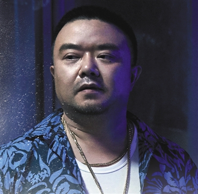 雷米在电影《心理罪之城市之光》中客串的人物形象