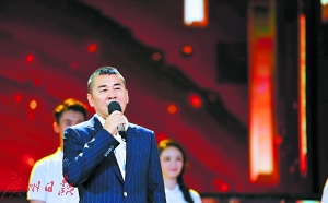 陈建斌在《一年级·毕业季》中担任导师