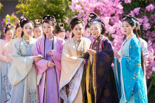 归亚蕾、陶慧敏、康宁、邓欣和花家众女眷