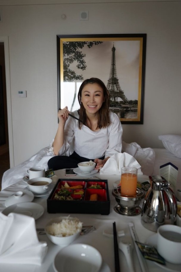 迪子第一次享受room service