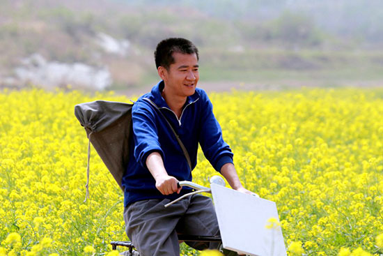 李嘉明新片出演农村文艺青年美国斩获最佳新人奖