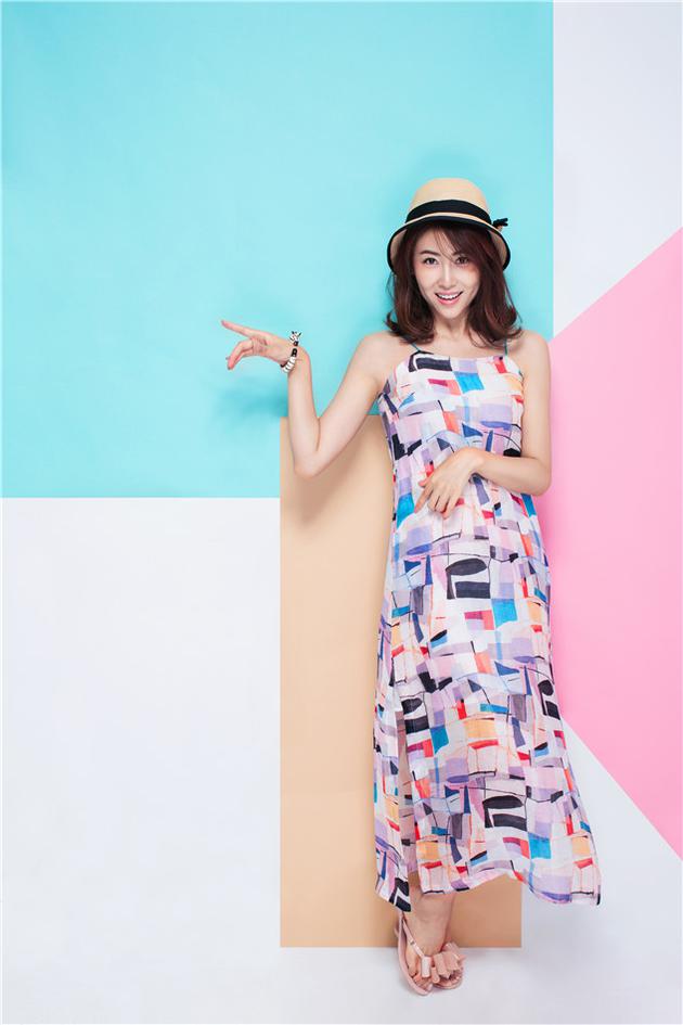 李芯逸气质甜美